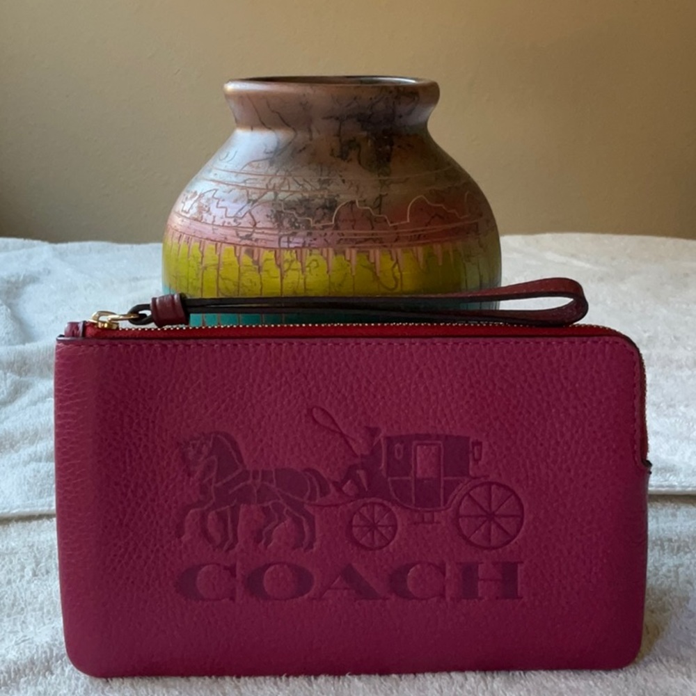 🐴 COACH LARGE CORNER WRISTLET WITH HORSE AND CARRIAGE 🐴 - Picture 6 of 16